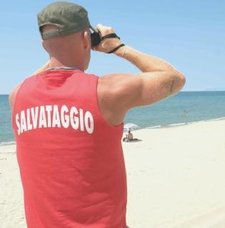 <strong>LAVORO D’ESTATE.</strong> Quello del bagnino è uno dei più tipici impieghi stagionali della Versilia
