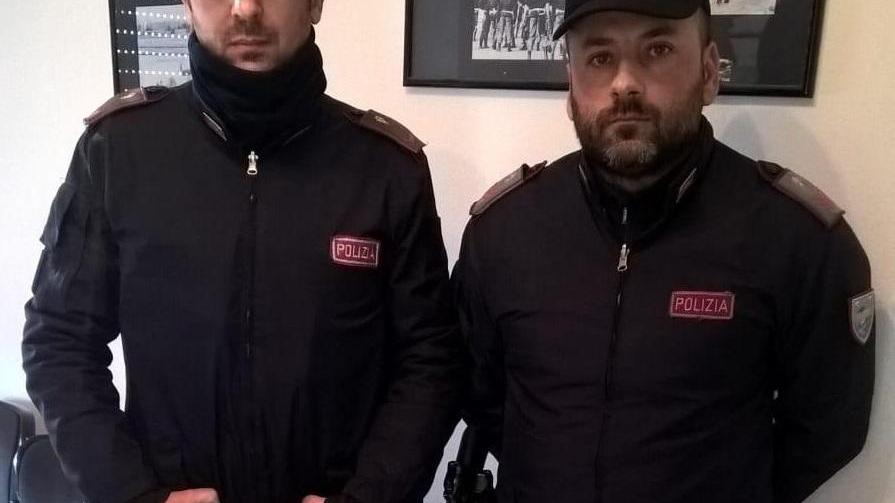 La droga e i soldi sequestrati dalla polizia