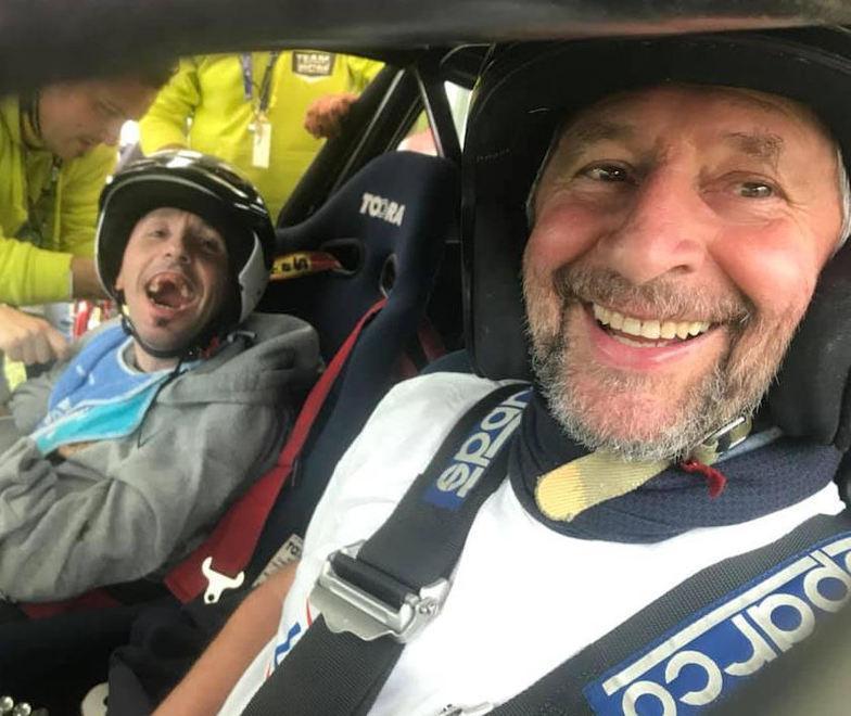 Pavullo, Chicco “il Pazzo” e tanta voglia di vivere «Adora le auto da rally e il mondo Apple» 