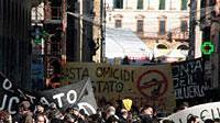 Morti in carcere, la marcia dei genitori "Verità sui nostri figli uccisi dallo Stato"