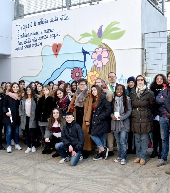 Un murales nel sottopasso realizzato dagli studenti