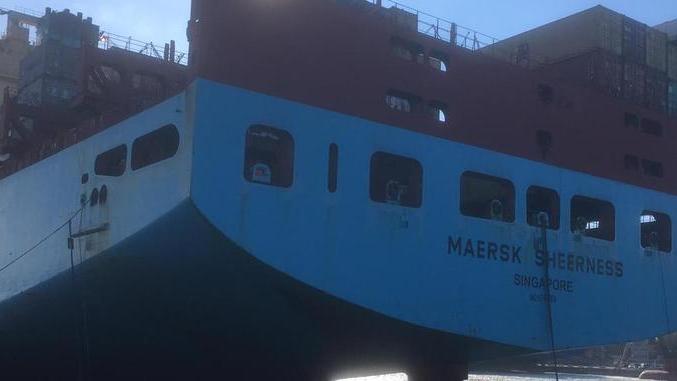 Scontro in porto tra due navi portacontainer