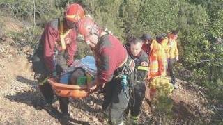 <strong>IL TRASPORTO </strong>del ferito col toboga sul percorso disboscato dai vigili del fuoco