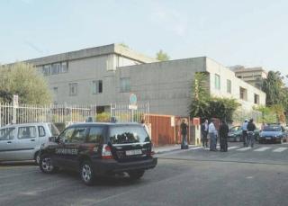 Il tribunale di Massa; sotto un’aula della sede di Carrara