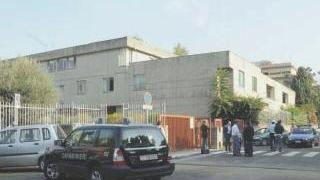 Il tribunale di Massa; sotto un’aula della sede di Carrara