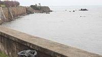 A spasso sul lungomare tra degrado e inciviltà
