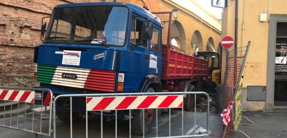 In via Ser Ridolfo iniziano i lavori per gas e telefono 