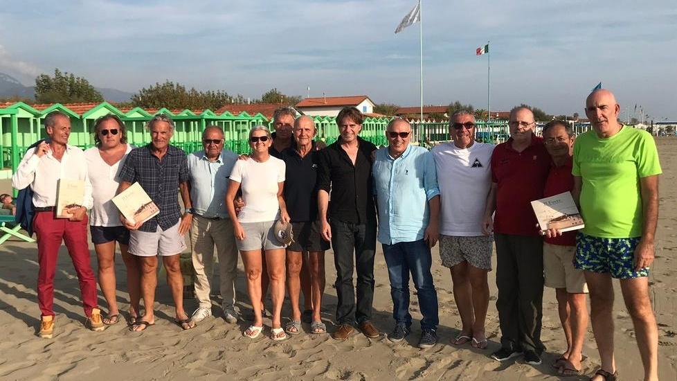 Per cinquecento sciatori raduno a primavera in riva al mare del Forte