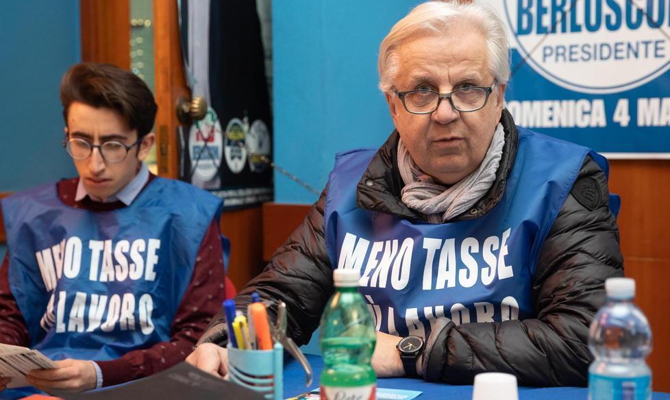 Ecco i “gilet azzurri” di Forza Italia contro la manovra del governo