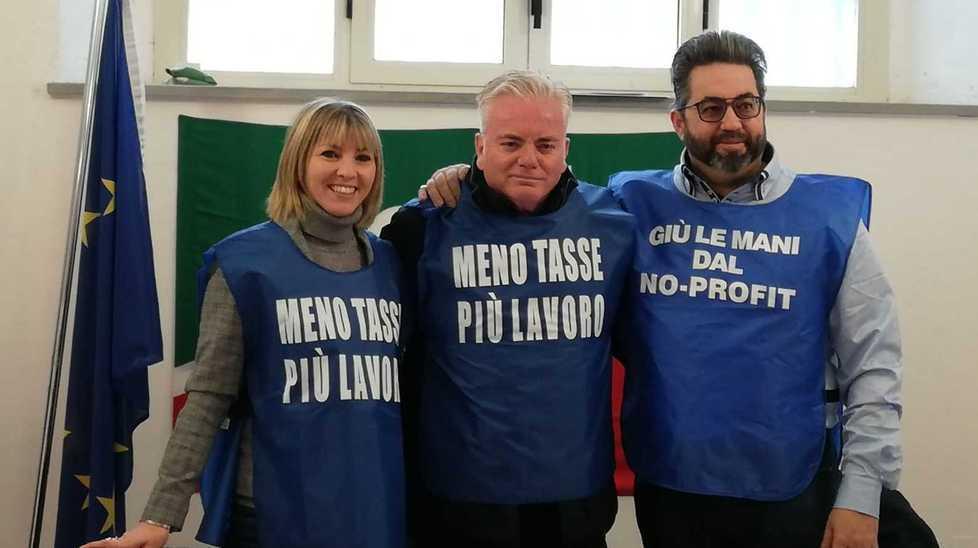 «Meno tasse e più lavoro» La protesta di Forza Italia 