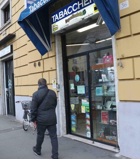 Tabaccaia aggredita e rapinata Il bottino è di ottomila euro 