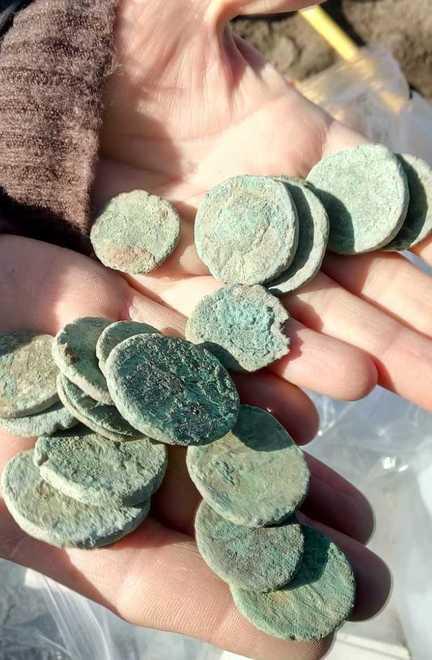 Tesoretto di monete spunta dagli scavi Trovati sesterzi di epoca romana 