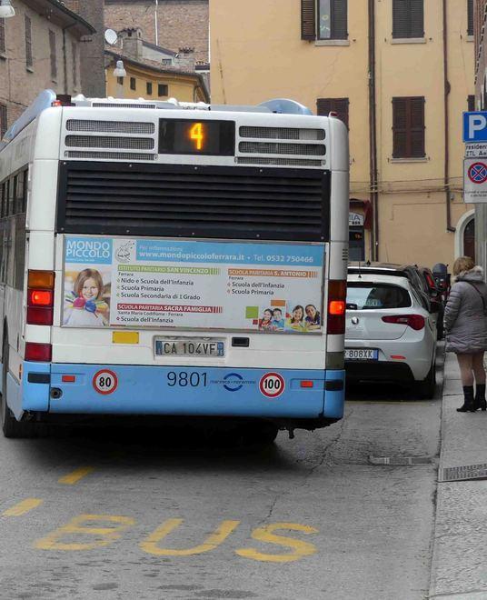 Fermate, viale Cavour, mercati: i “punti neri” dei bus in centro 