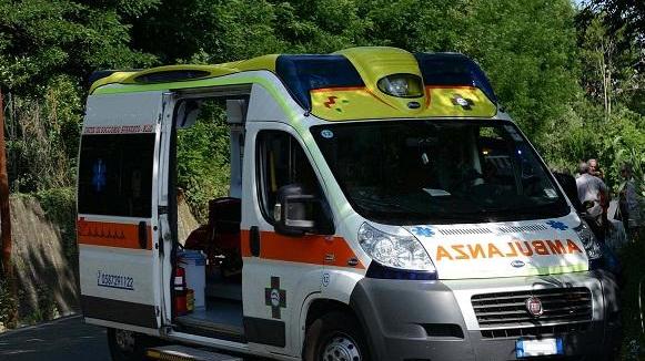 Un'ambulanza (foto d'archivio)