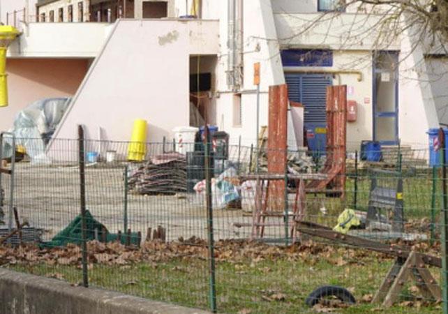 Scuola a rischio e alunni trasferiti, le famiglie chiedono scuolabus gratis