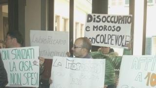 Mille euro al mese ai disoccupati