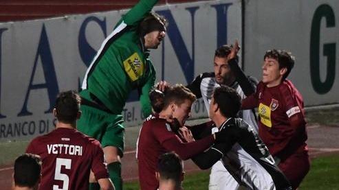 Pontedera da batticuore col Siena finisce 3-3