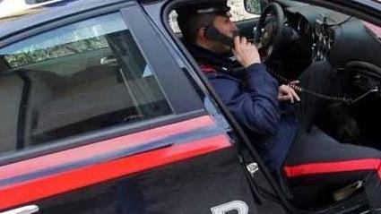 Rapina e ferisce col coltello la commessa per farsi un tatuaggio