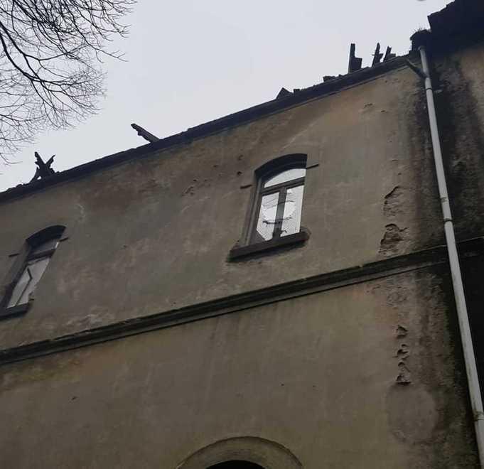 Crolla una parte esterna del tetto dell’ex Lavanderia 