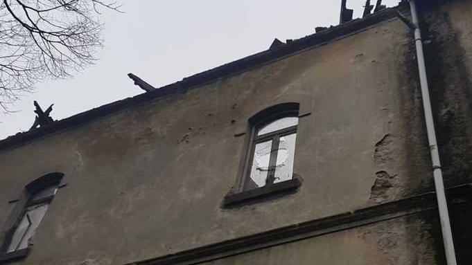 Crolla una parte esterna del tetto dell’ex Lavanderia