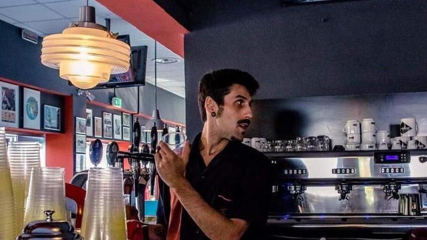 Il Surfer Joe cerca 3 camerieri subito e poi personale per cucina e bar