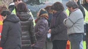L’intervento del Comune e dell’Asl per il prelievo dei cani nella proprietà di Maria Luisa Galeotti a Battilana