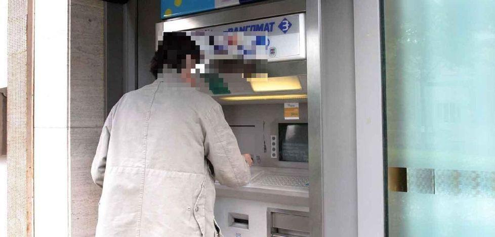 Ruba un bancomat e preleva 800 euro Aveva il foglio di via 