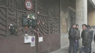 Sigilli su uno dei capannoni di Via Rossini