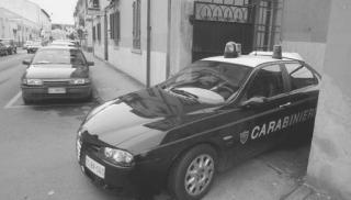 L’ingresso della caserma dei carabinieri in via Giordano Bruno