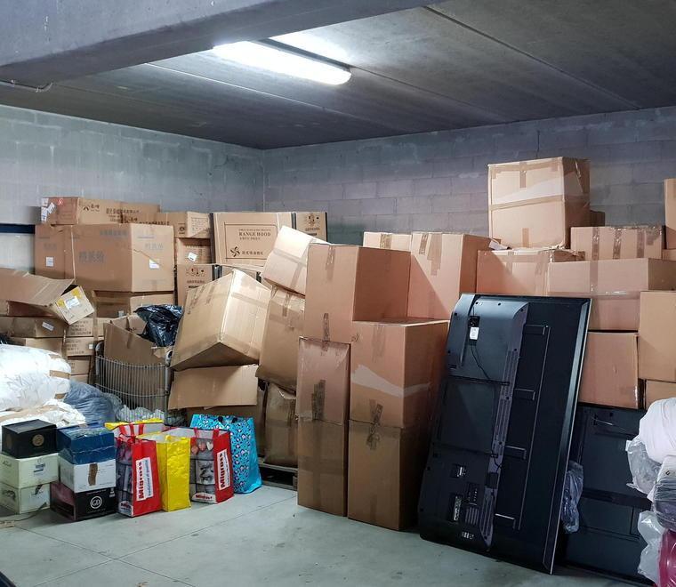 Seimila bottiglie di vini pregiati nel maxi-deposito dei ricettatori 