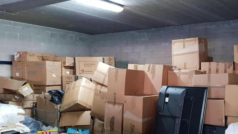Seimila bottiglie di vini pregiati nel maxi-deposito dei ricettatori