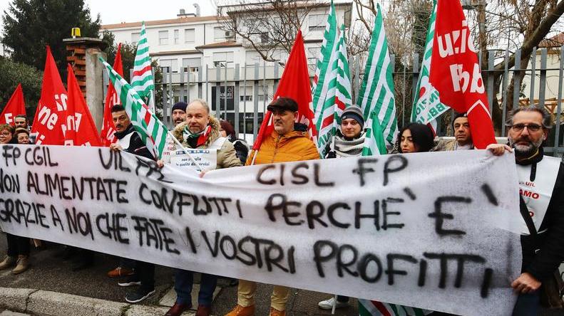 Lo sciopero dei lavoratori di Salus e Quisisana «Abbiamo stipendi bassi rispetto al pubblico»