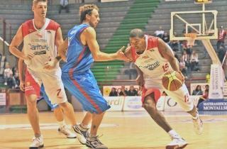 Un momento della partita di andata: Slay domani non sarà in campo