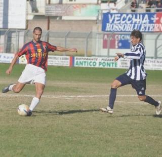 Luca Vivaldi in azione durante il derby contro il Rosignano