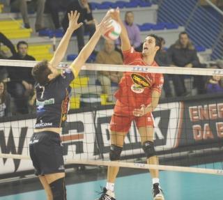<strong>LUPI ALLA RISCOSSA.</strong> Noda Blanco mentre sferra un attacco vincente