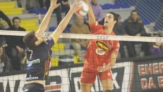 <strong>LUPI ALLA RISCOSSA.</strong> Noda Blanco mentre sferra un attacco vincente