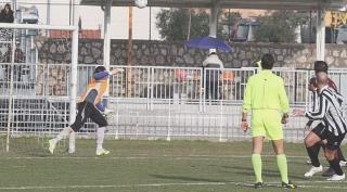 Mazzei realizza la rete del vantaggio con un pallonetto