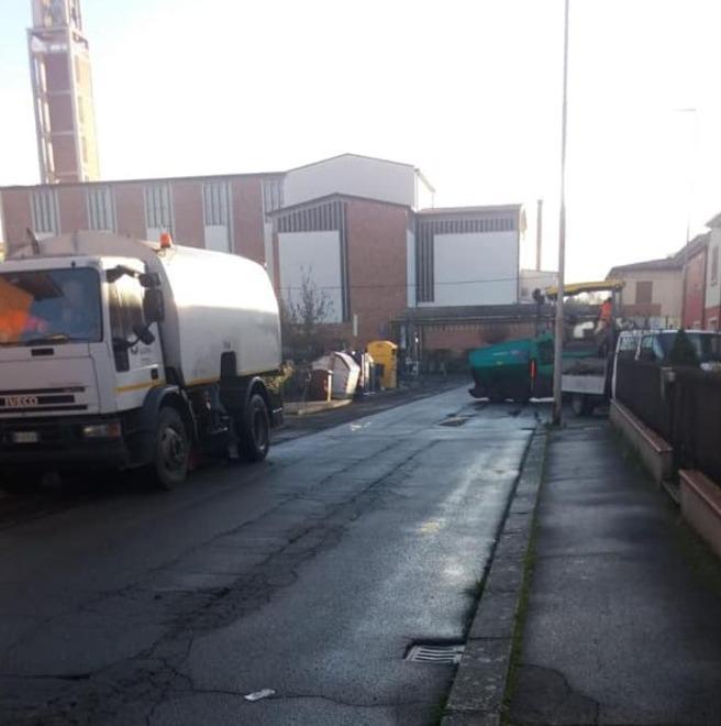 Lavori in via Marche in attesa dei cantieri di Esselunga in zona sud
