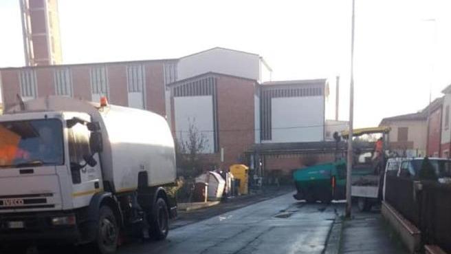 Lavori in via Marche in attesa dei cantieri di Esselunga in zona sud