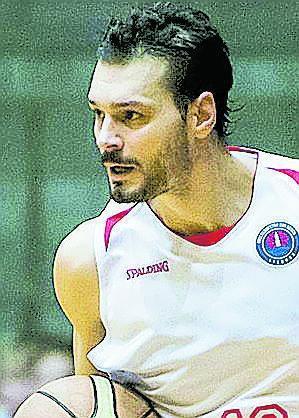 Subito 3 triple e chiude anche con 9 rimbalzi