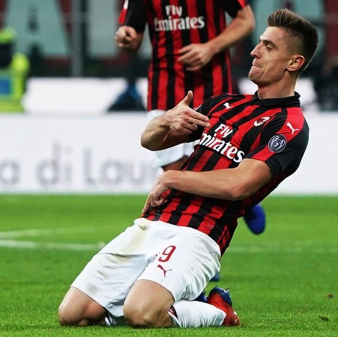 Milan, Piatek cancella Higuain: doppietta al Napoli 