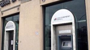 Disarmati portano via100mila euro alla Cassa di Risparmio
