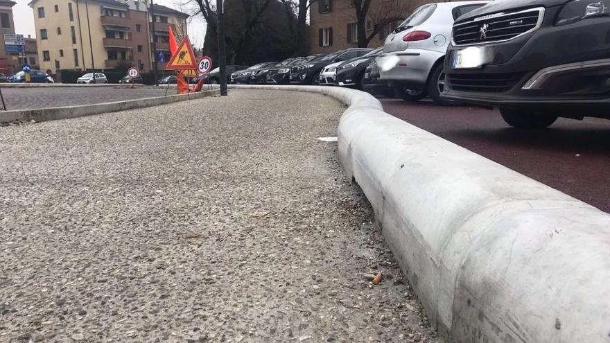 Cordolo un po’ alto provoca cadute in bici