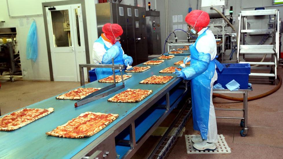 Modena, Italpizza, alta tensione: «Noi non scioperiamo e colleghi ci minacciano»