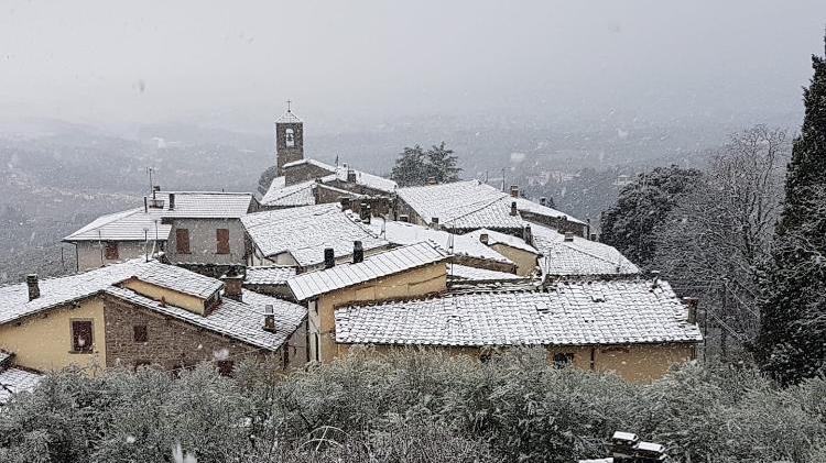 Tetti imbiancati a Porciano (Lamporecchio)