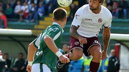 Surraco qui con la maglia del Livorno