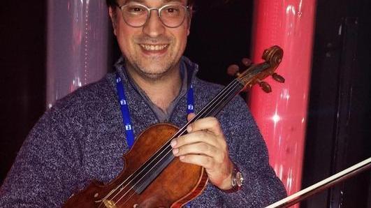 Merone, un violinista grossetano suona nell’orchestra di Sanremo