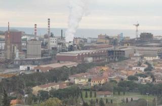 Un’immagine dello stabilimento piombinese Lucchini