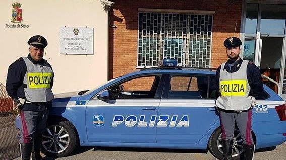 Una pattuglia della Polizia stradale davanti alla Sottosezione di Montecatini, all’ingresso dell’A11