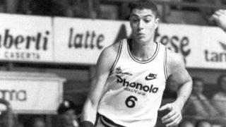 Vincenzo Esposito con la maglia della Phonola